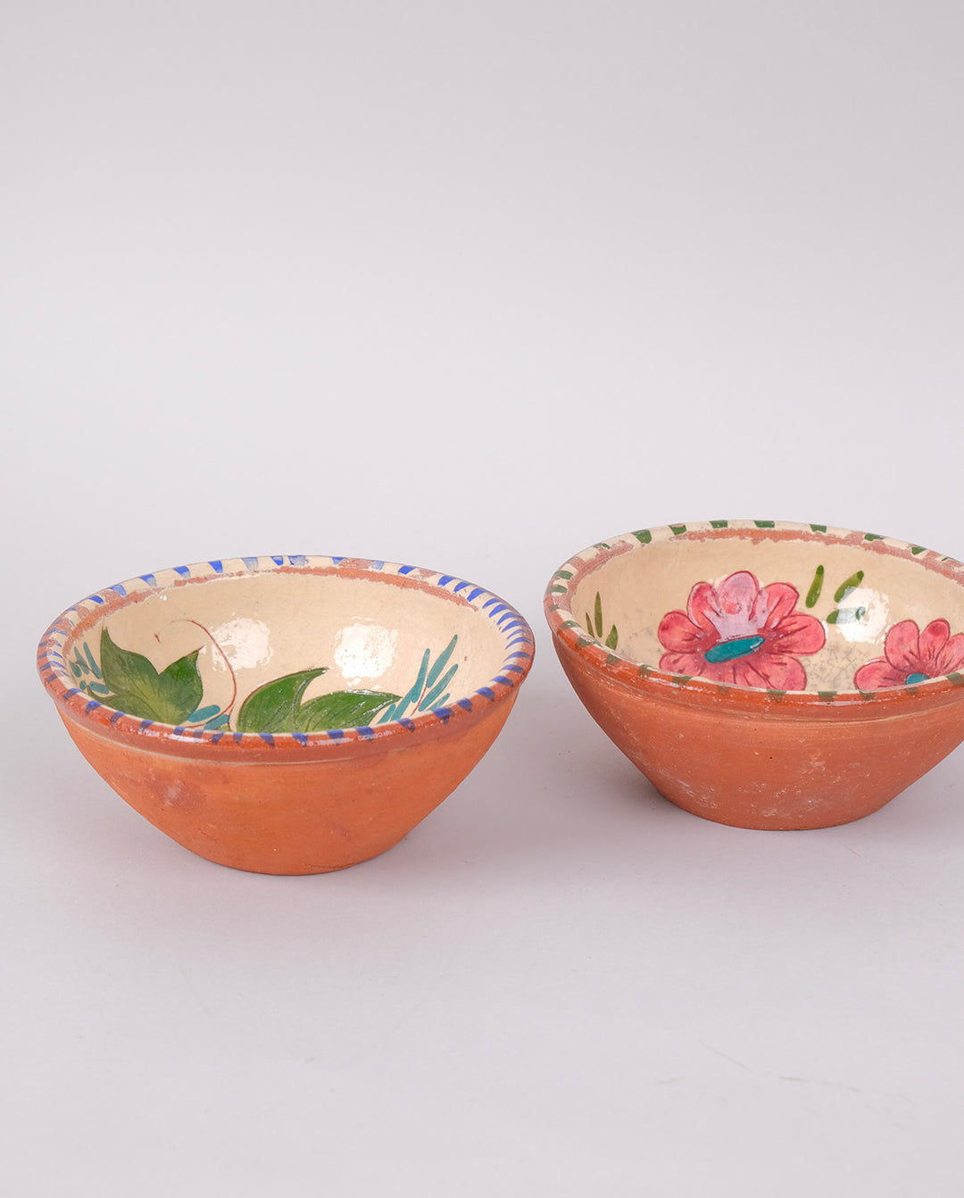 Bols en argile à décors floraux x2