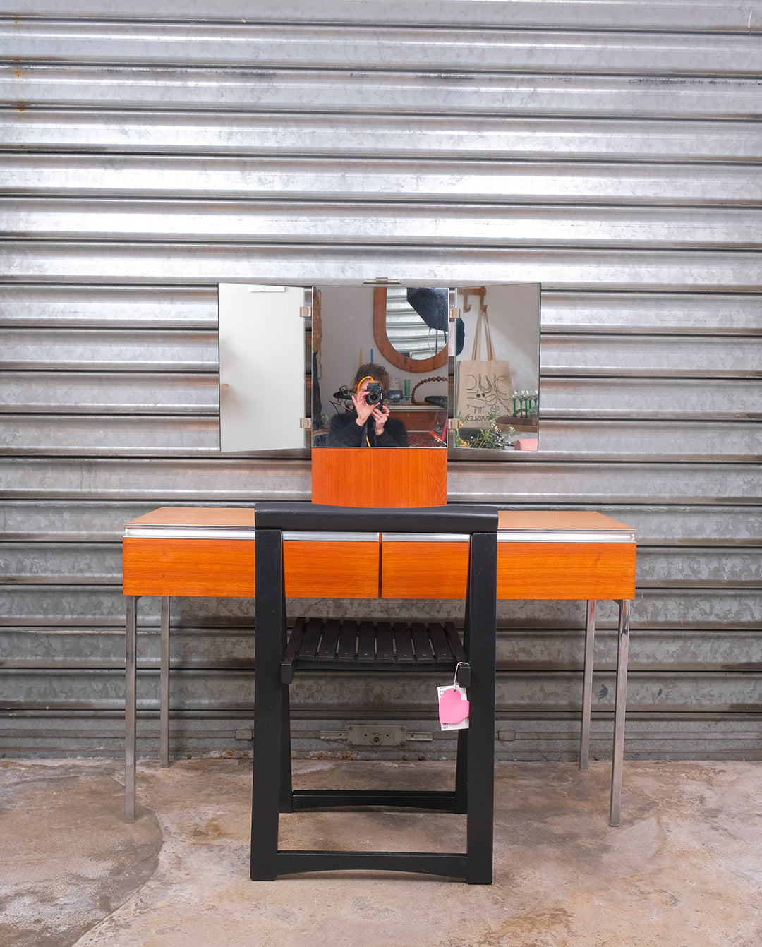 Coiffeuse années 70
