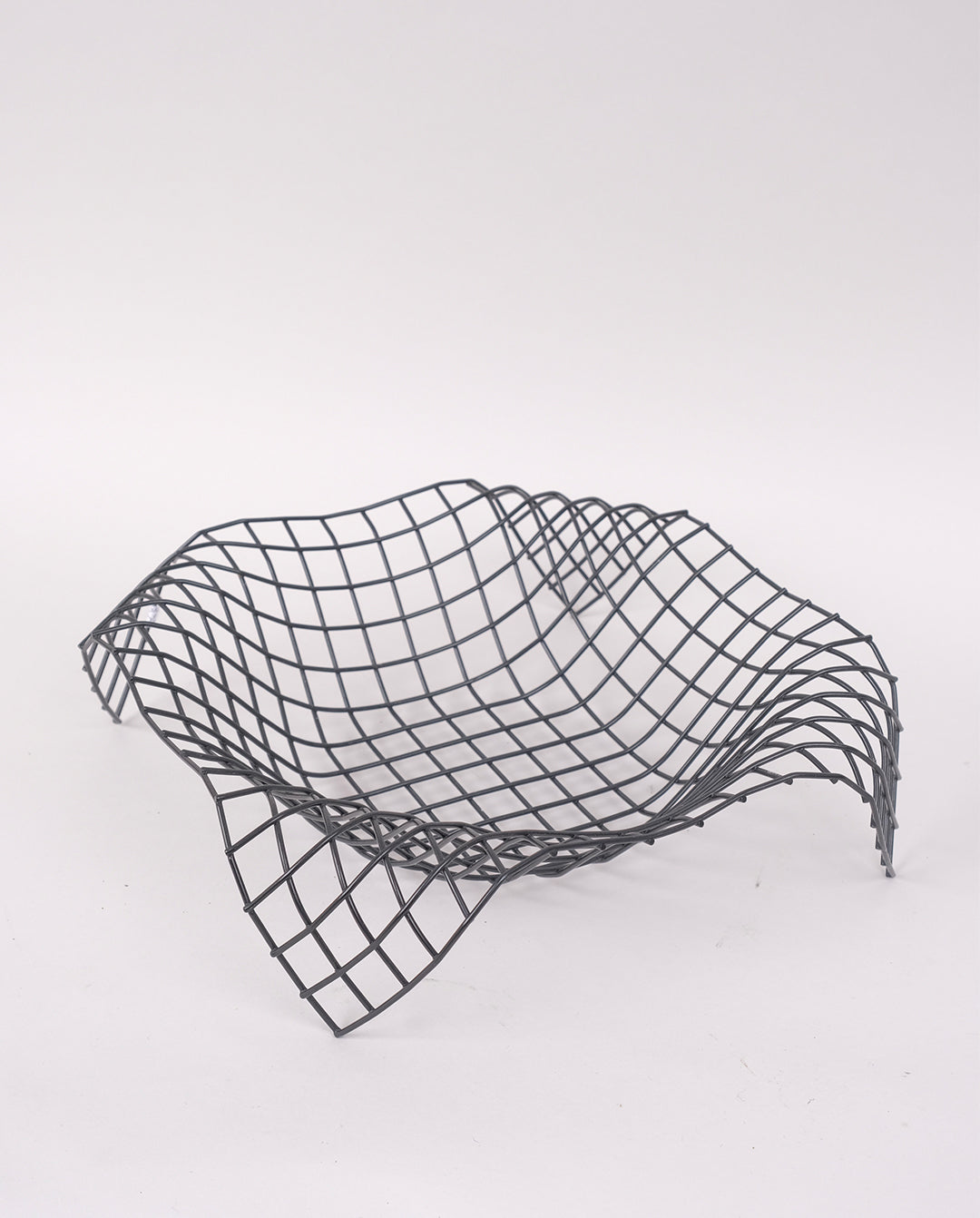 Corbeille design en métal filaire