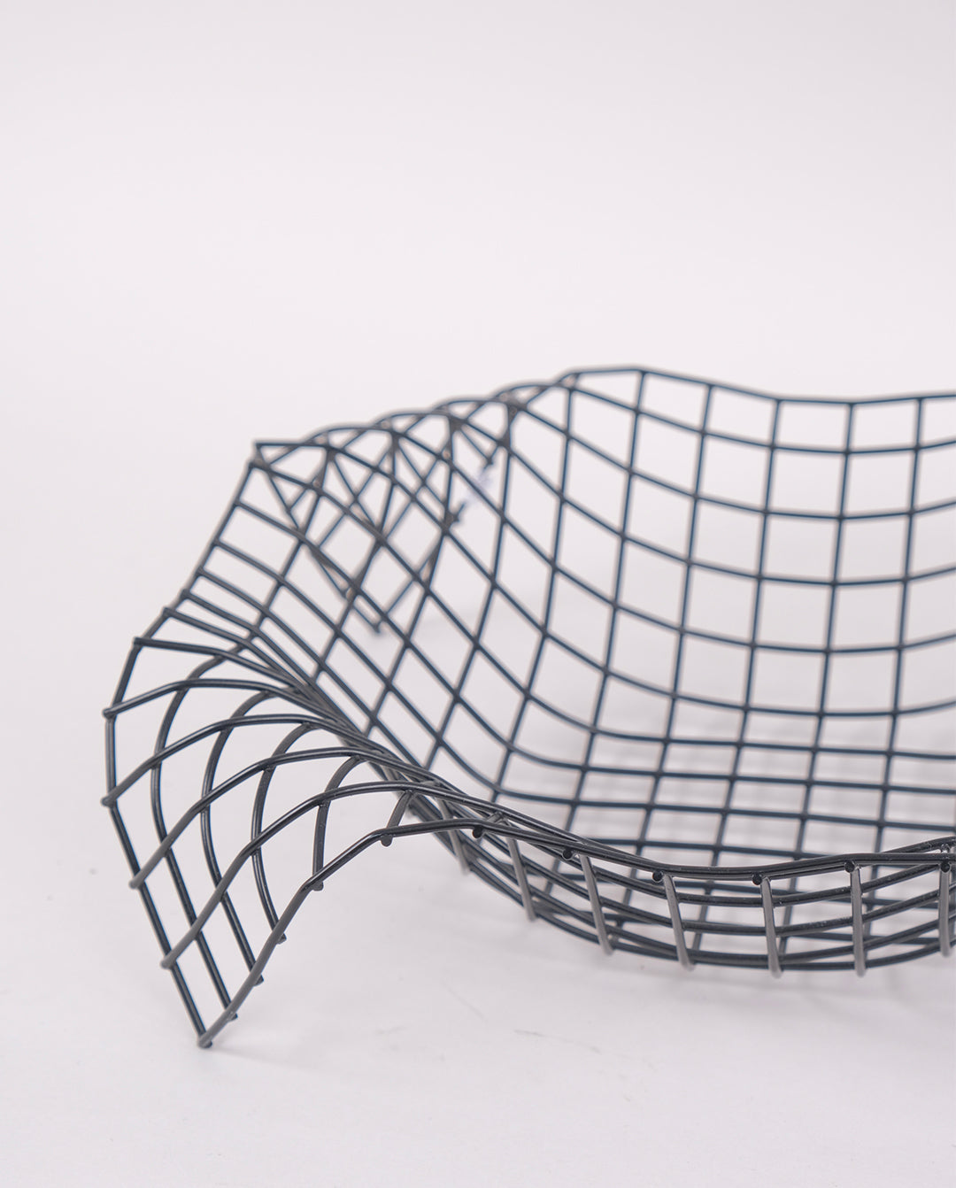 Corbeille design en métal filaire