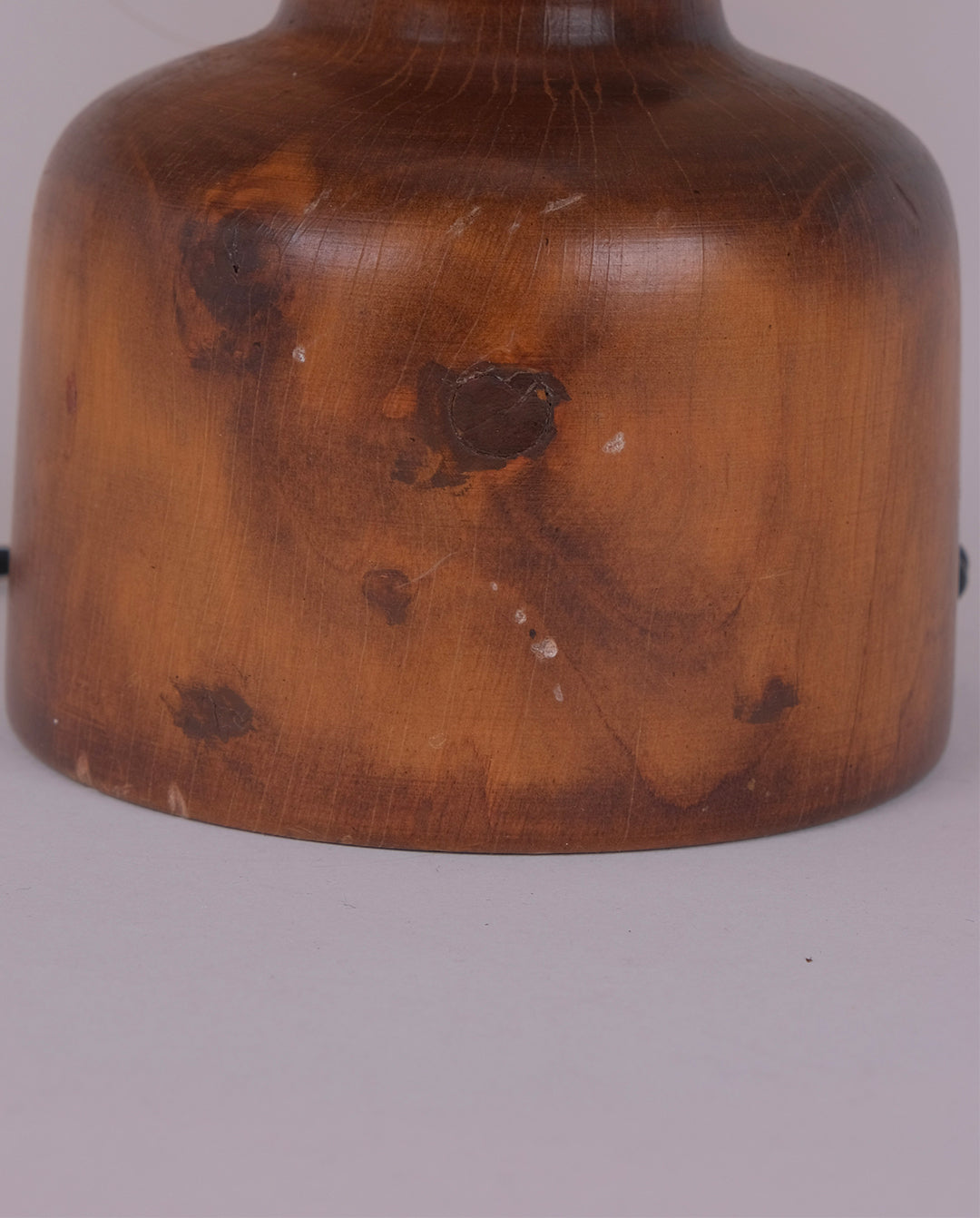 Lampe en bois tourné et abat-jour en corde