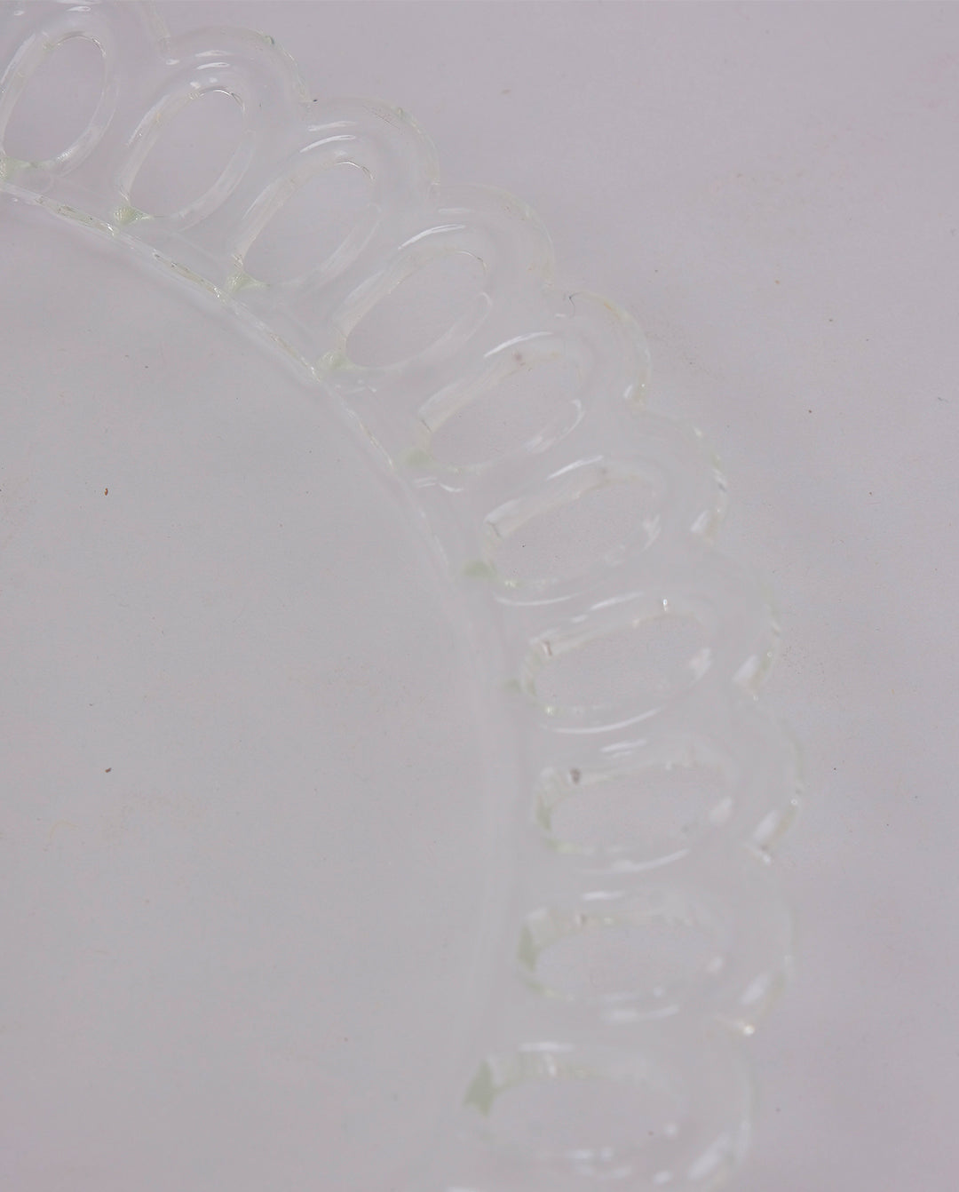 Assiette en verre ajouré