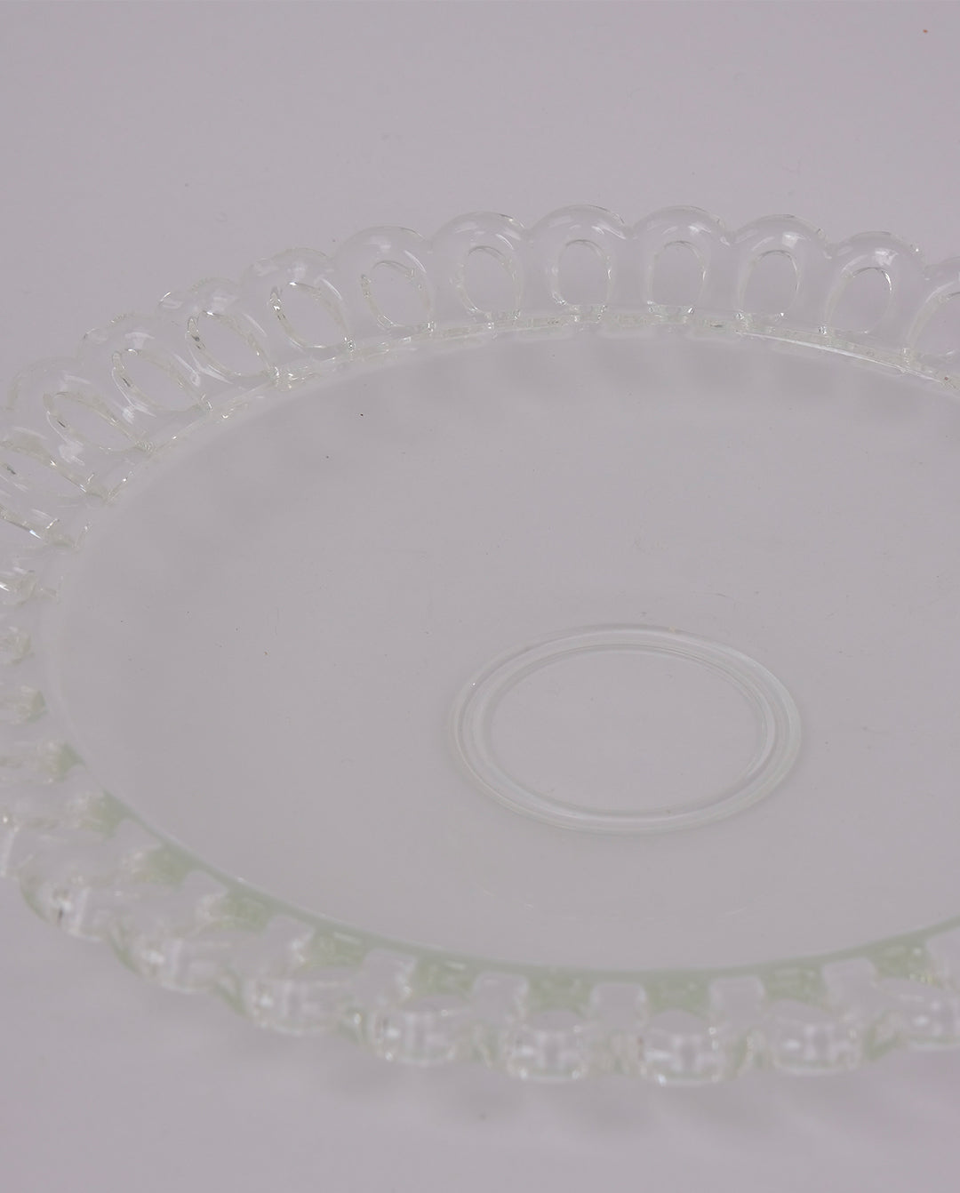 Assiette en verre ajouré