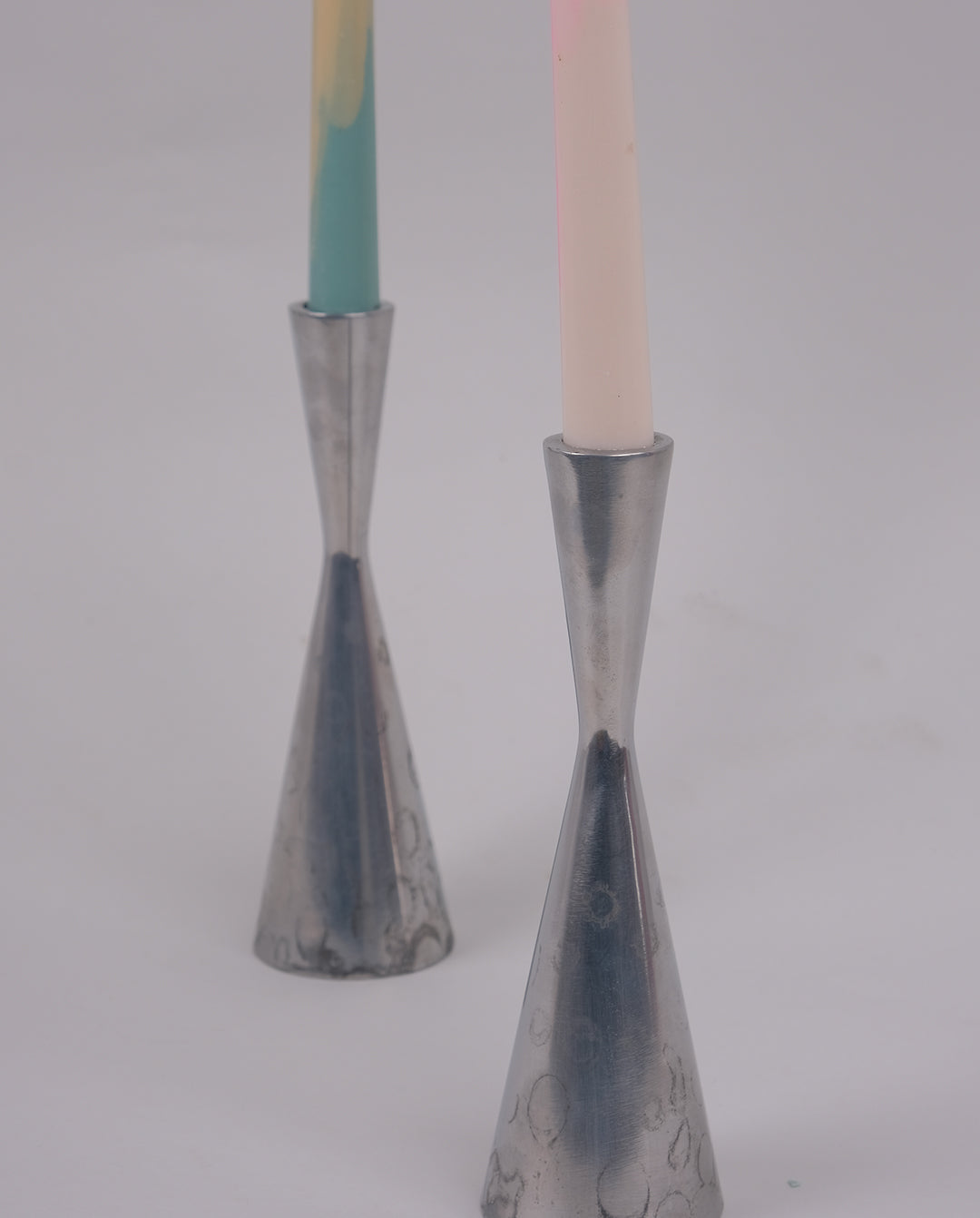 Bougeoirs diabolo par Erika Pekkari