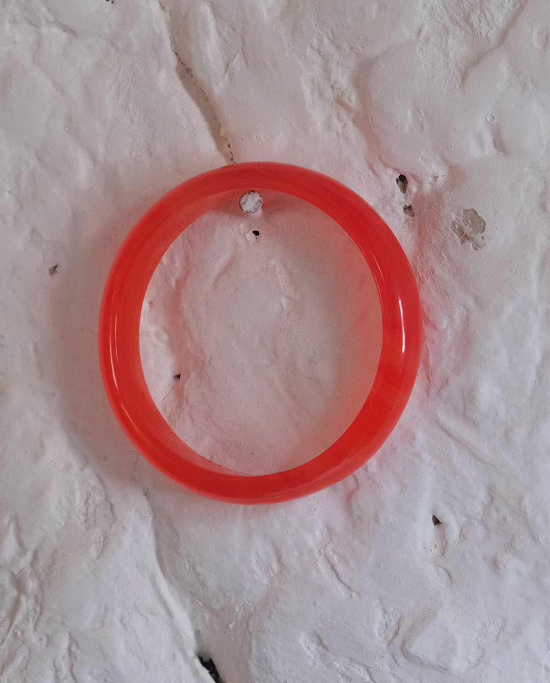 Bracelet en plastique vermillon années 80