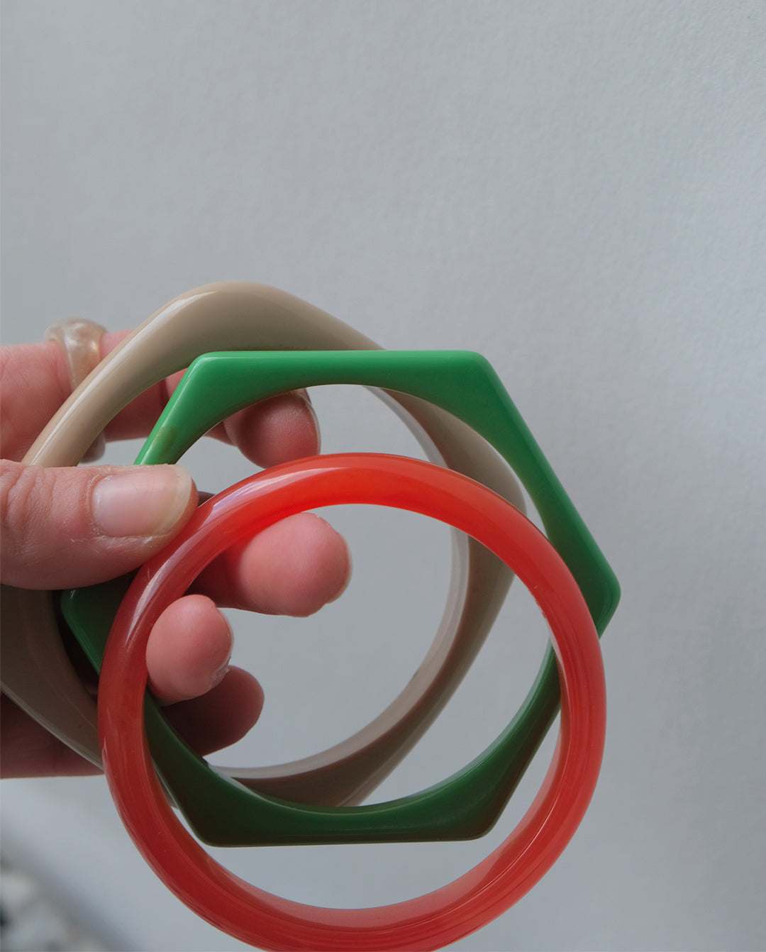 Bracelet en plastique vermillon années 80