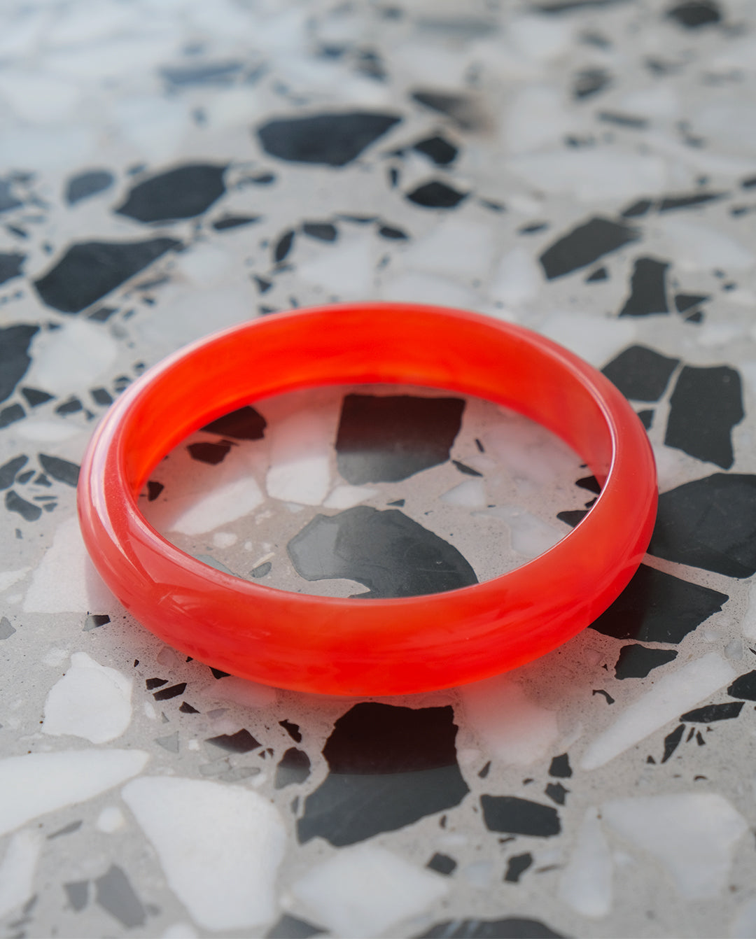 Bracelet en plastique vermillon années 80
