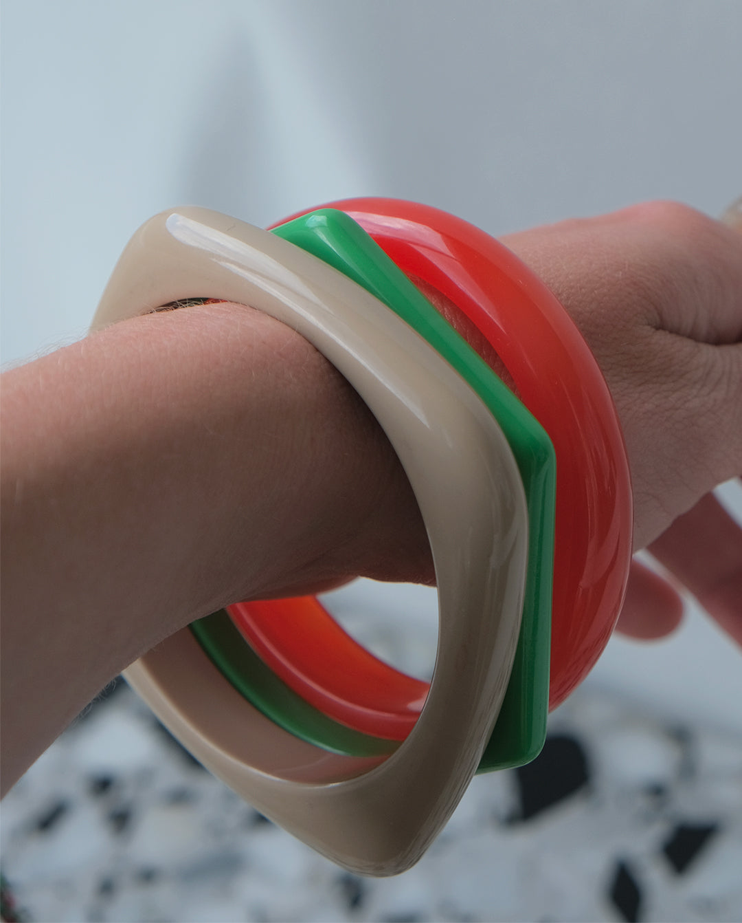 Bracelet en plastique vermillon années 80