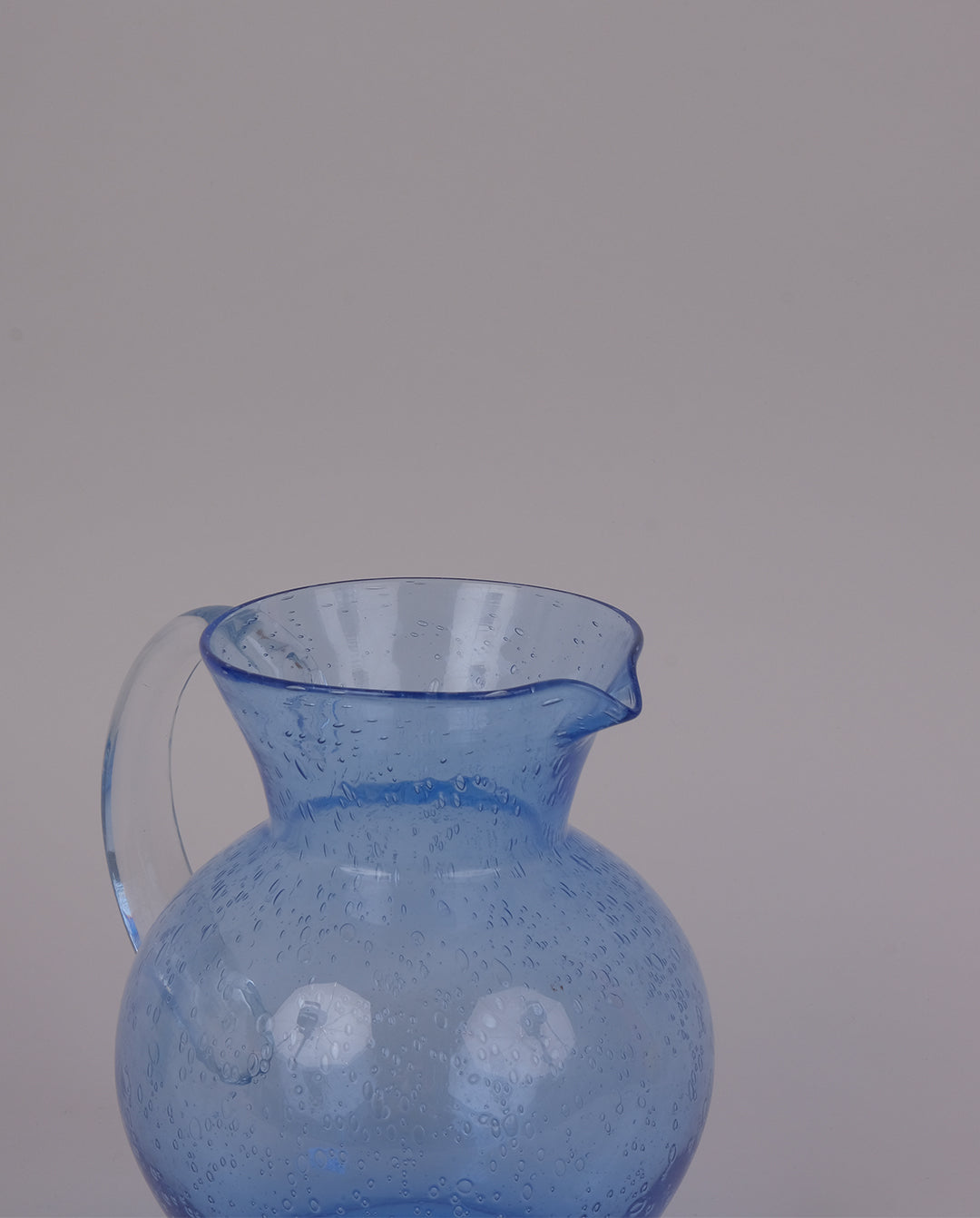 Pichet en verre bullé, vaisselle artisanale et vintage des années 60