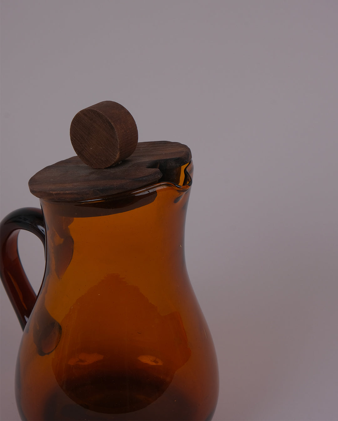 Carafe en verre ambré