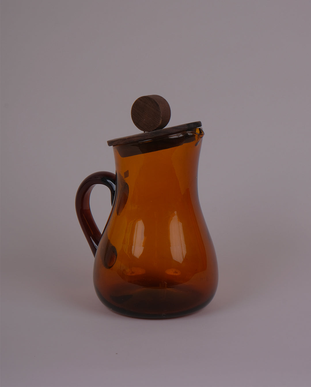 Carafe en verre ambré