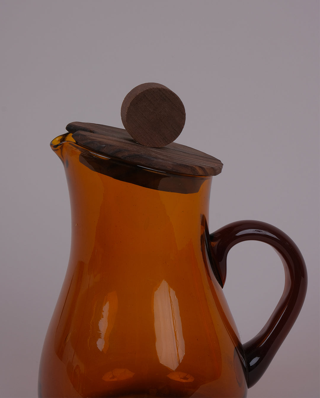 Carafe en verre ambré