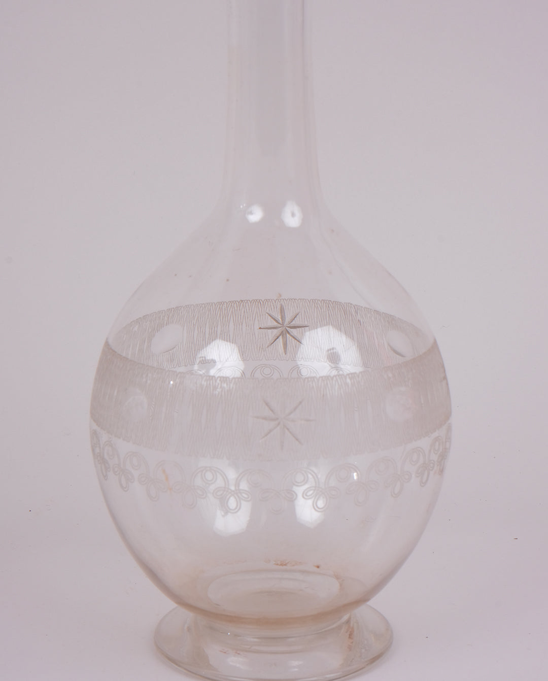 Carafe en verre gravé