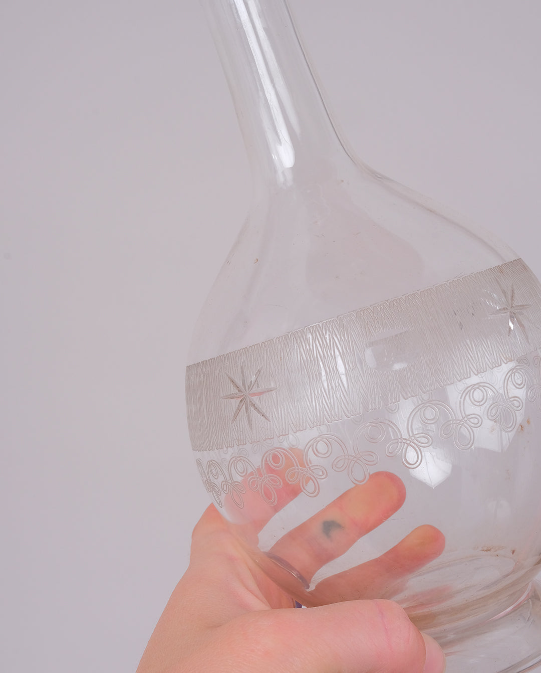 Carafe en verre gravé