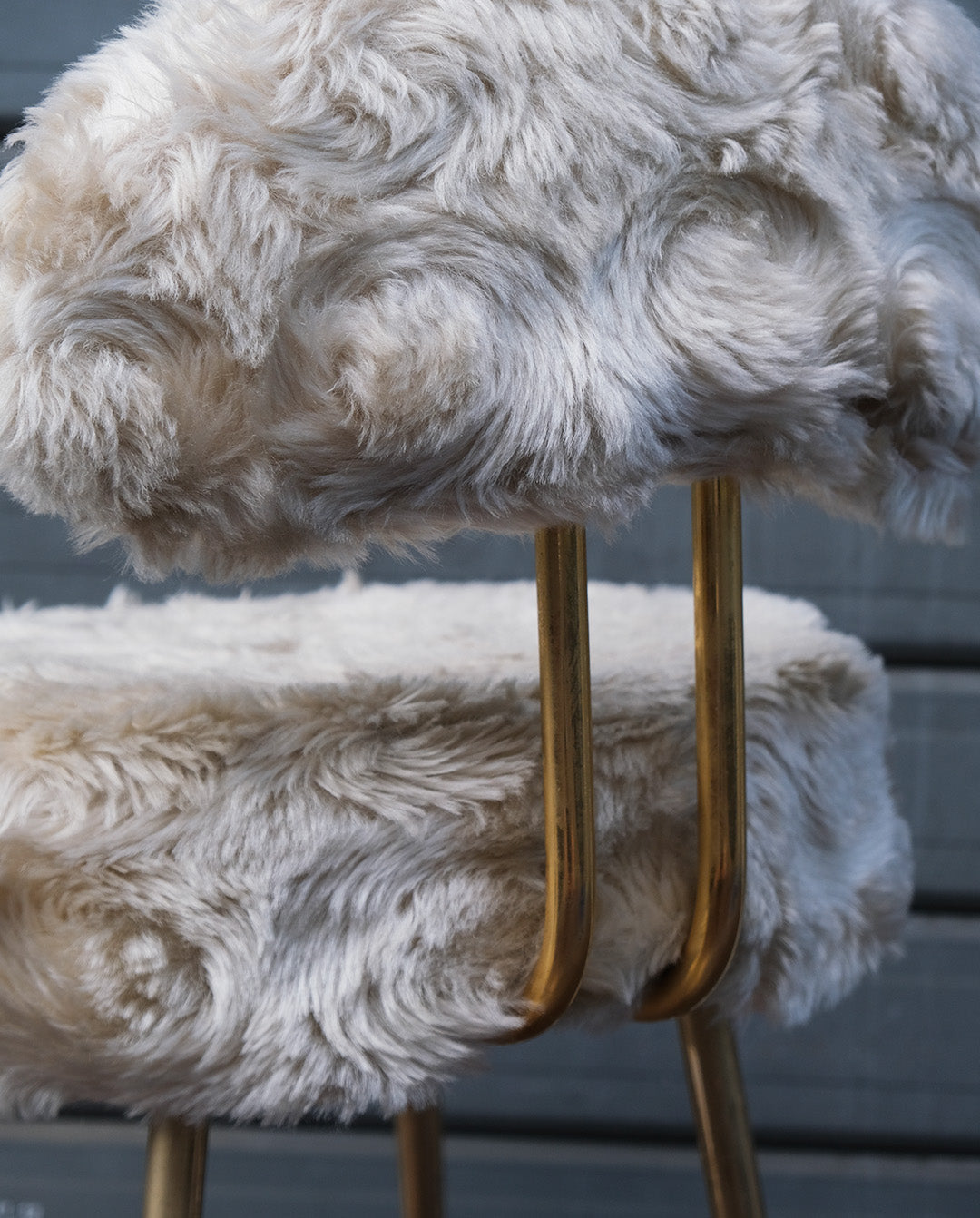 Chaise en fausse fourrure, style Pelfran, années 60-70