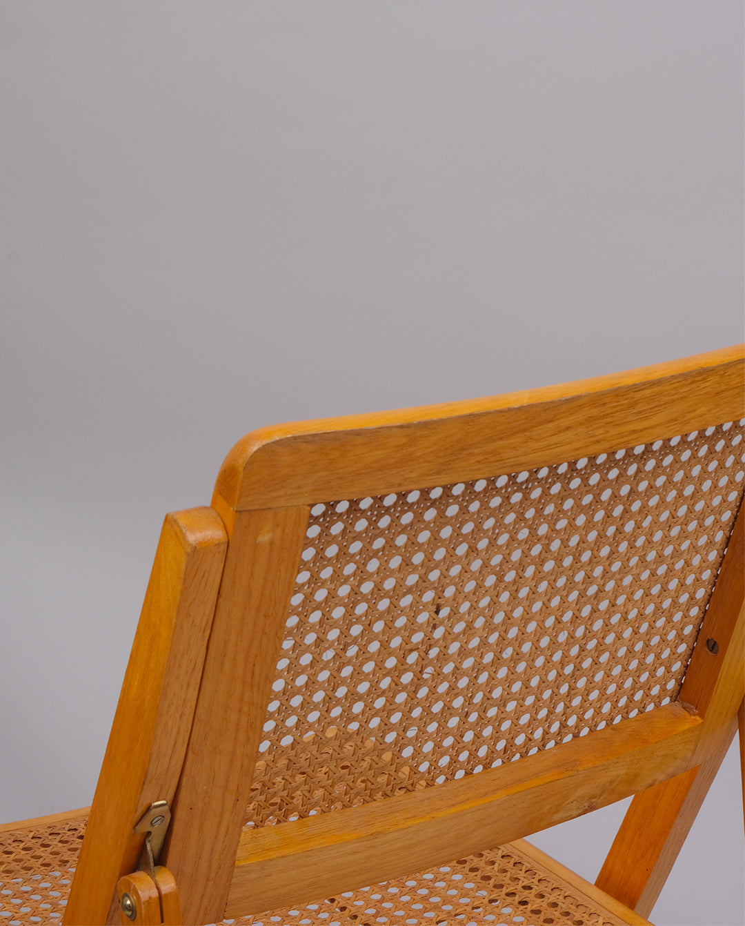 Chaise pliante vintage en bois et cannage, mobilier rétro des années 60