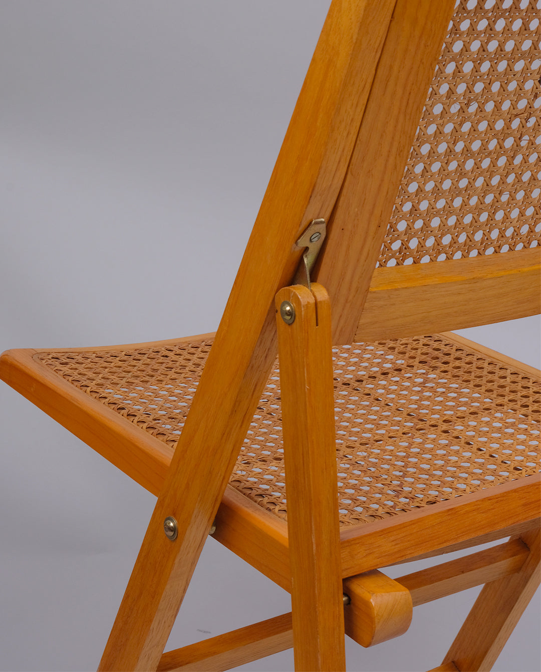 Chaise pliante vintage en bois et cannage, mobilier vintage des années 60