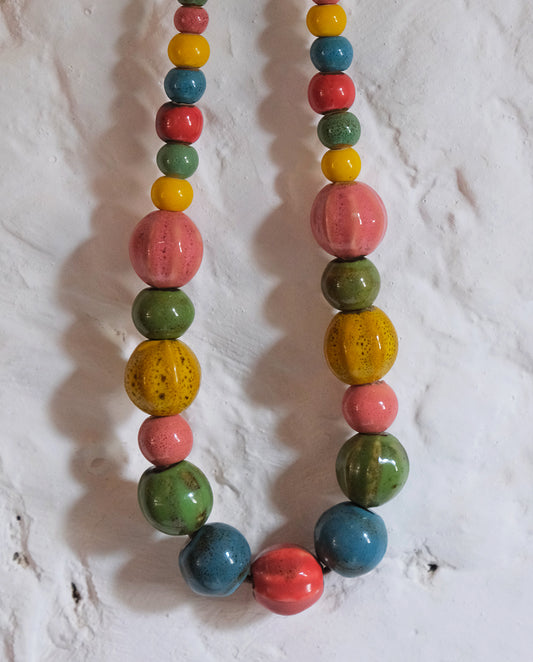 Collier en perles de céramique émaillée