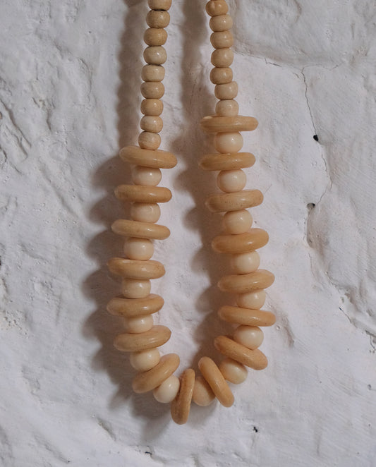 Collier en perle d'os