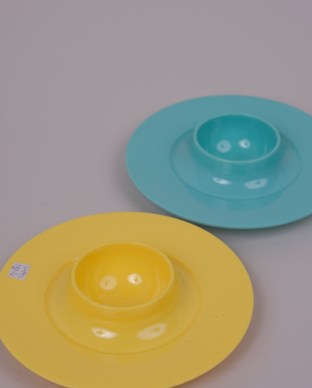 Coquetiers en plastique années 80 x2