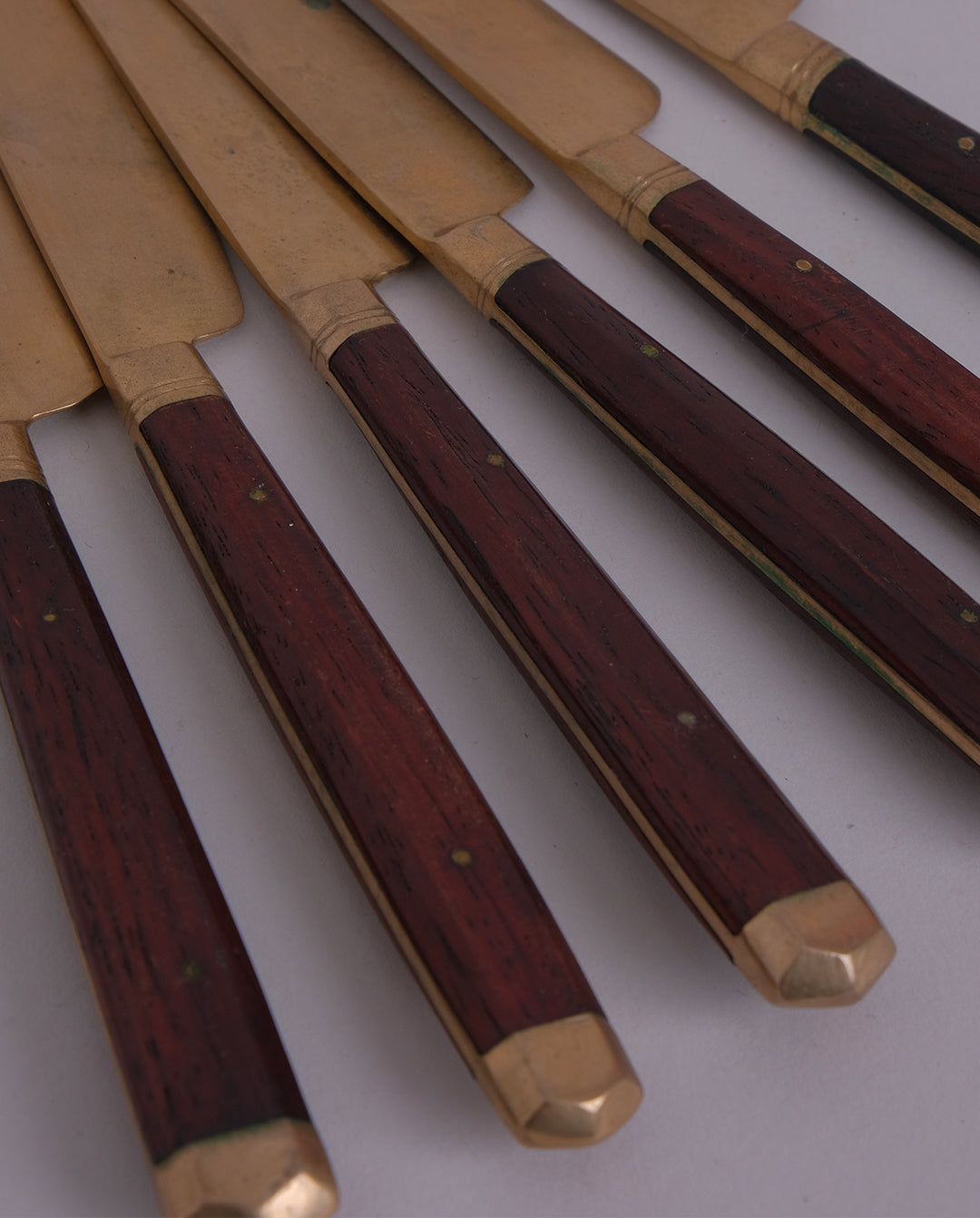 Couteaux en laiton et teck x6