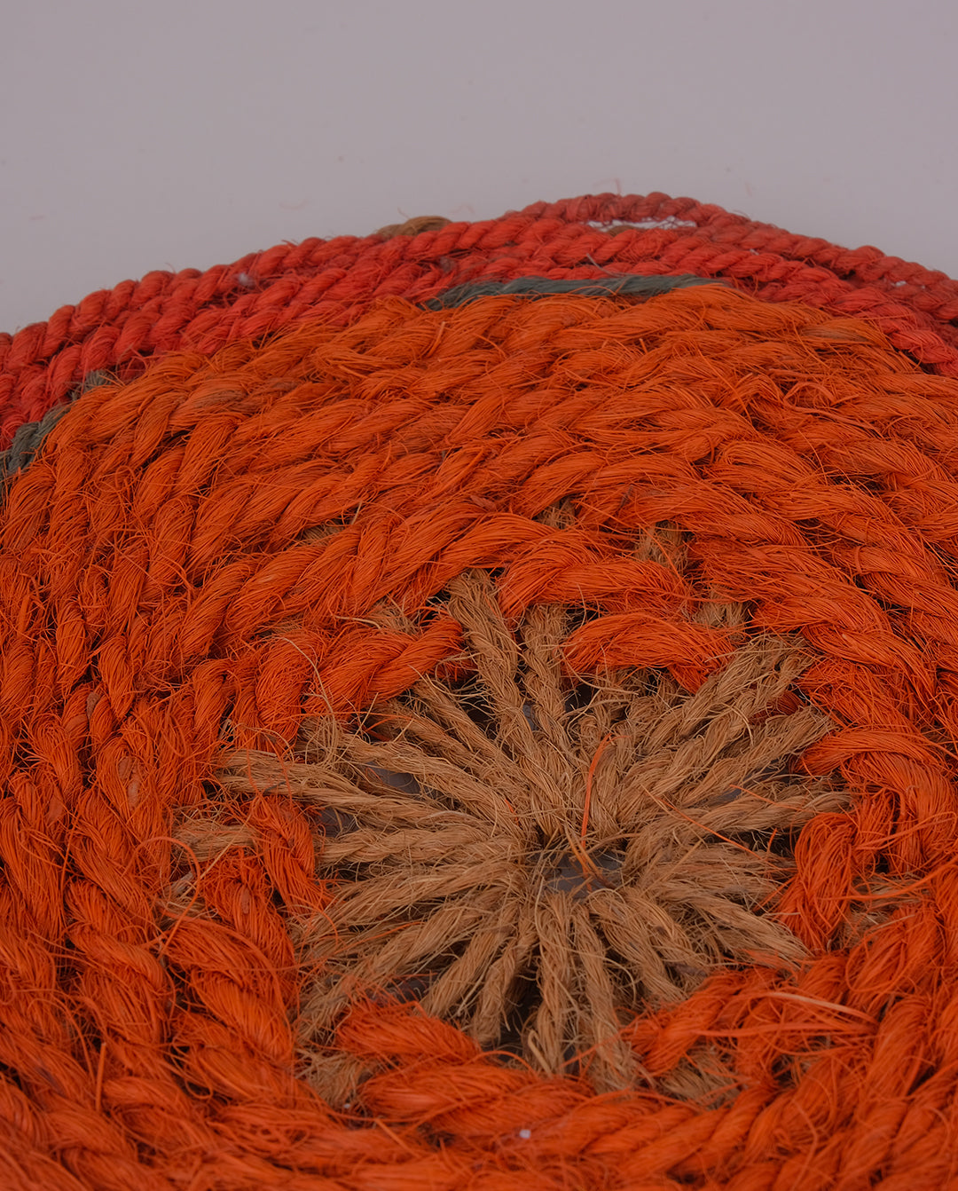 Dessous de plat tressé en fibres naturelles