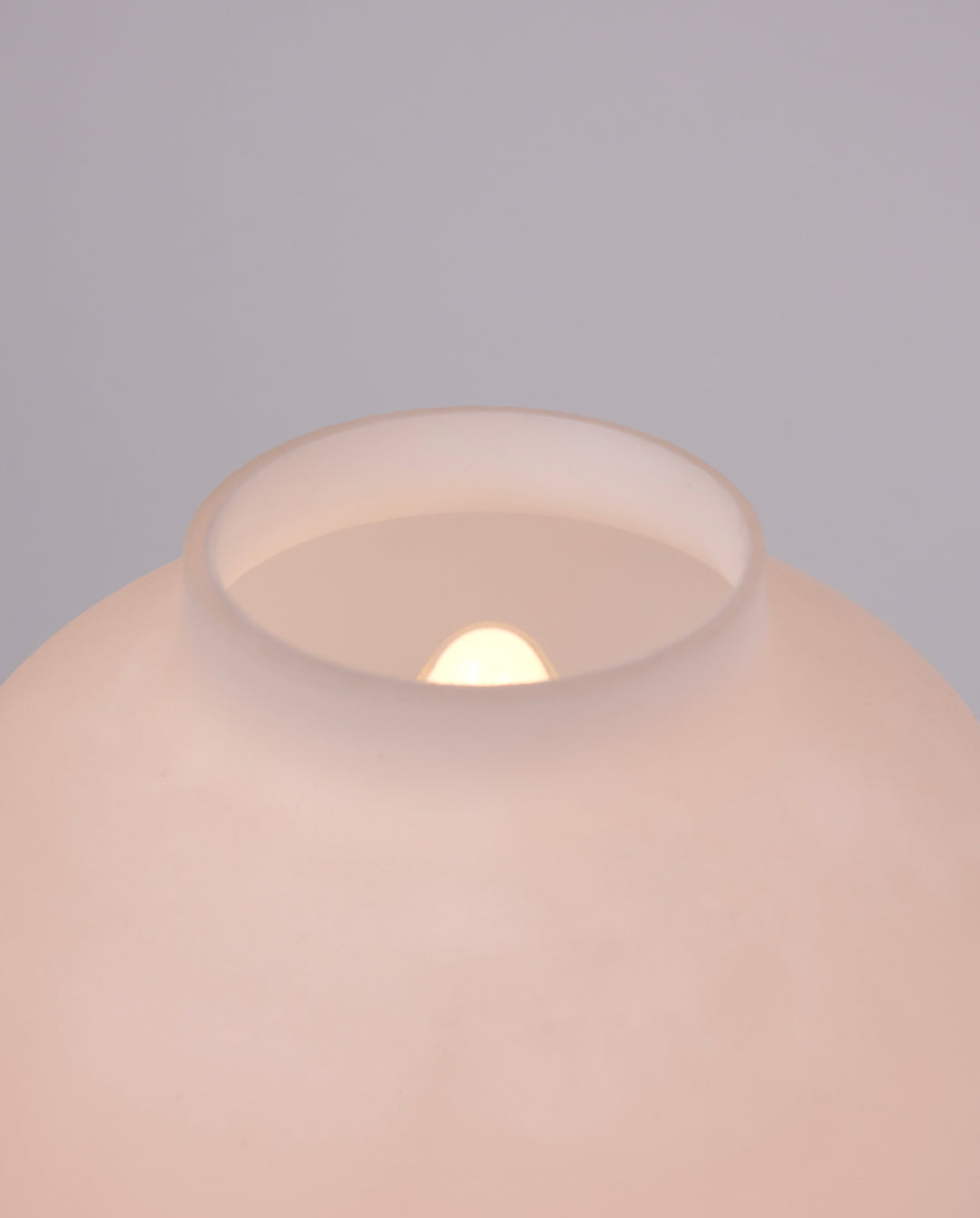 Lampe en bois et verre opalin