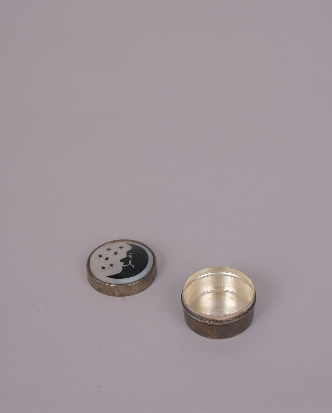 Mini-boîte en métal argenté