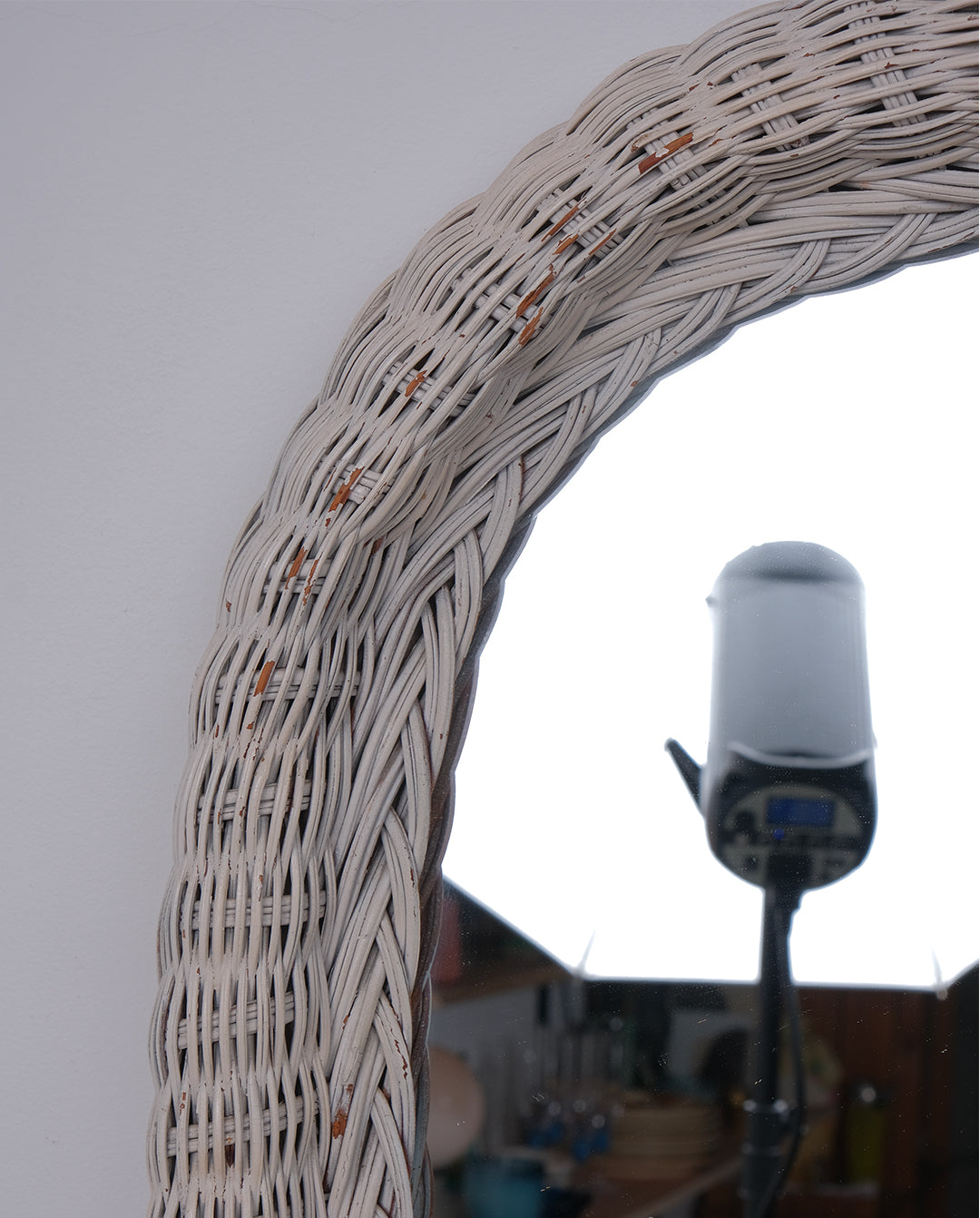 Miroir en osier peint