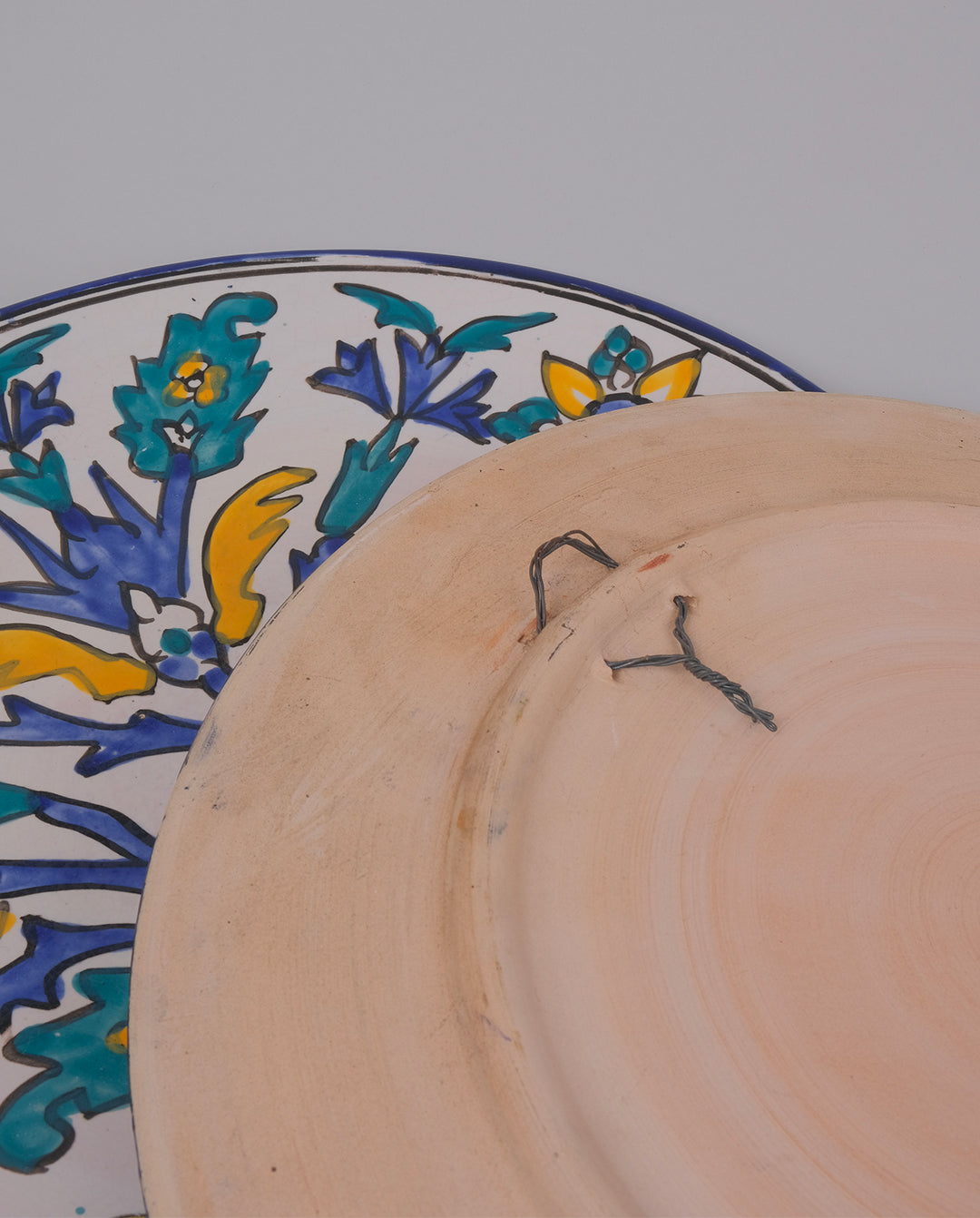 Plat à fixer au mur