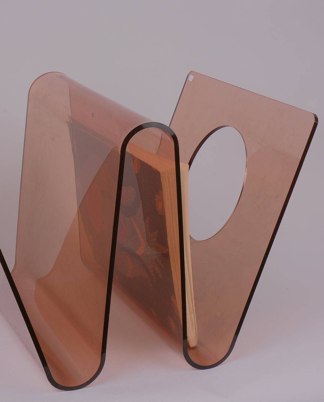 Porte-revue en plexiglas fumé