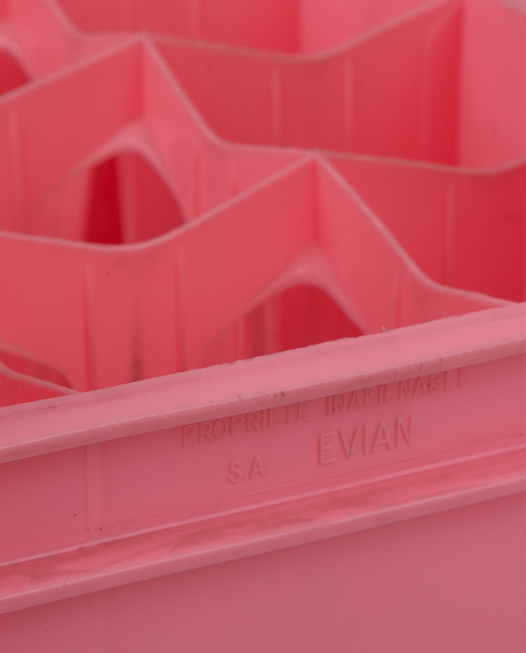 Range-bouteilles Evian