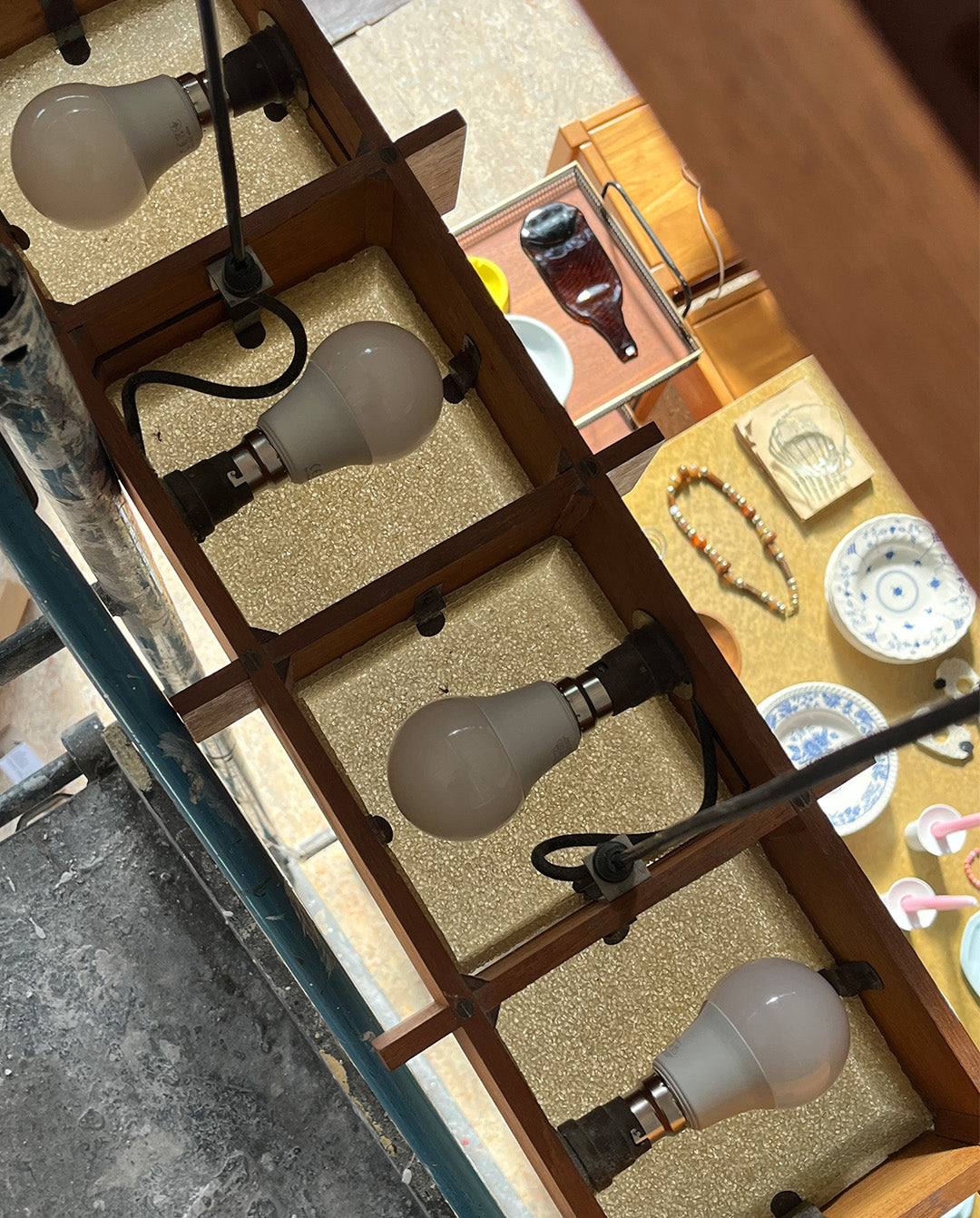 Suspension scandinave en teck et perspex