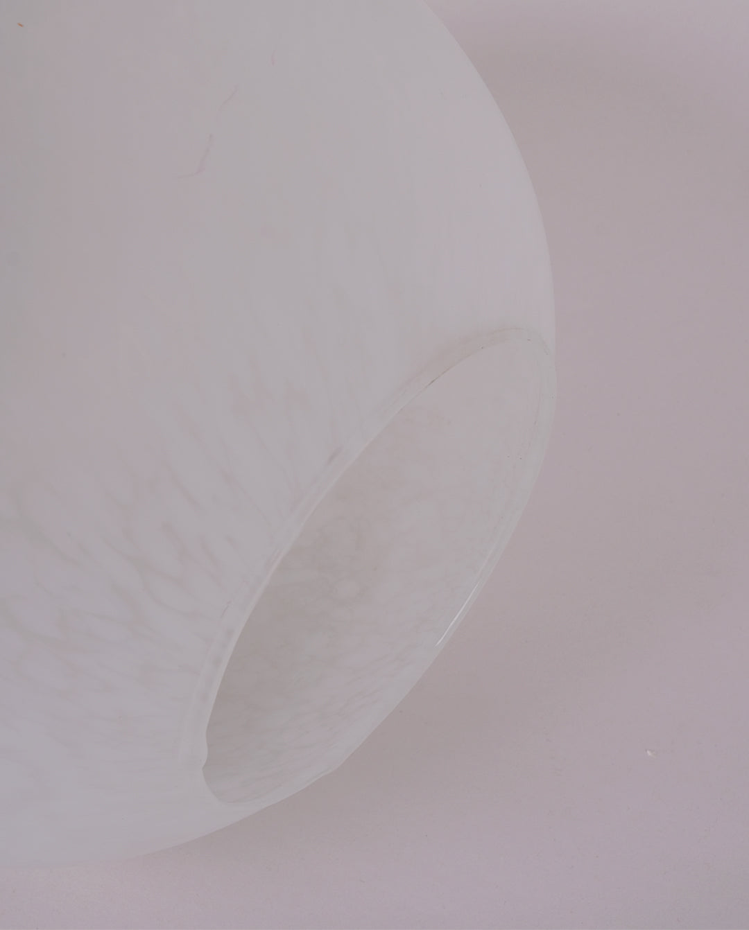 Suspension boule en verre moucheté