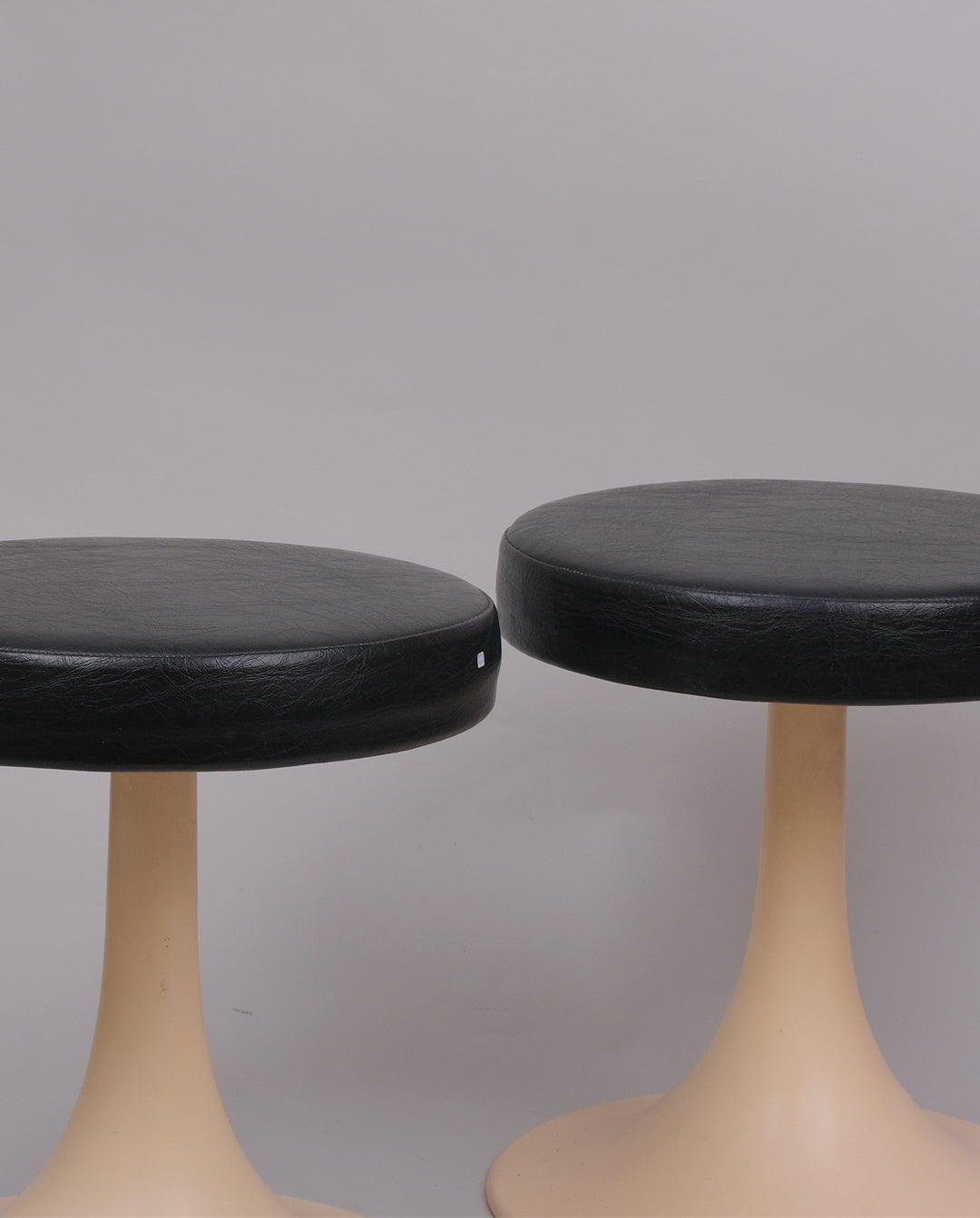 Tabouret pivotant pied tulipe design, mobilier vintage des années 70