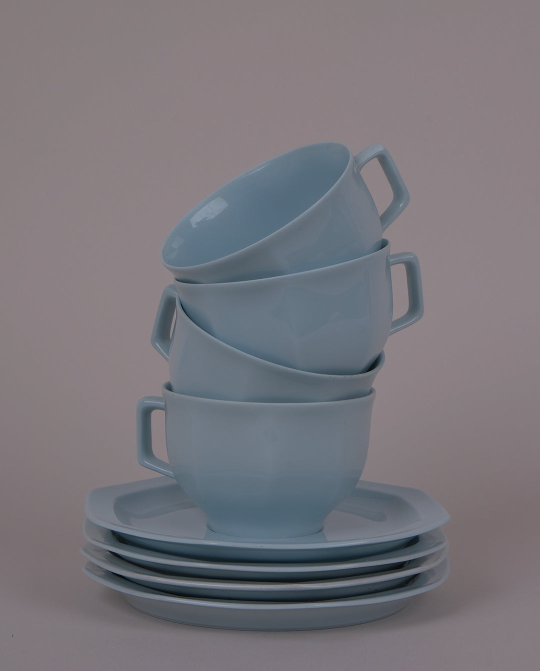 Tasses et soucoupes en porcelaine x4