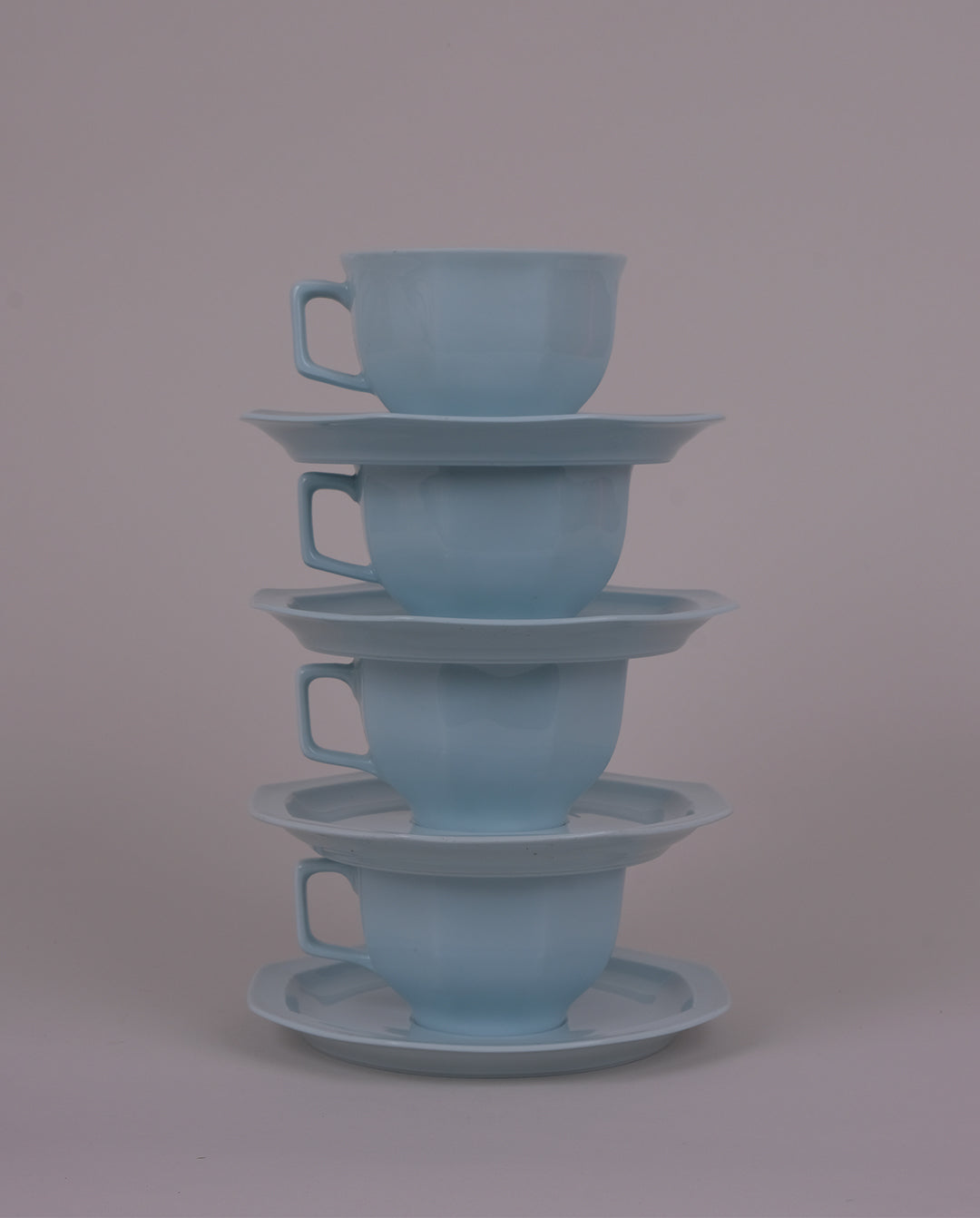 Tasses et soucoupes en porcelaine x4