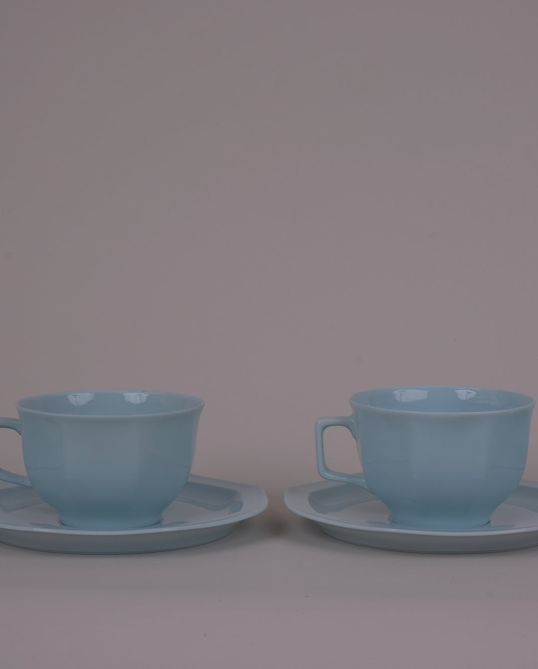 Tasses et soucoupes en porcelaine x4