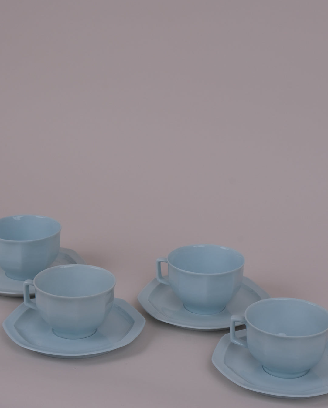 Tasses et soucoupes en porcelaine x4
