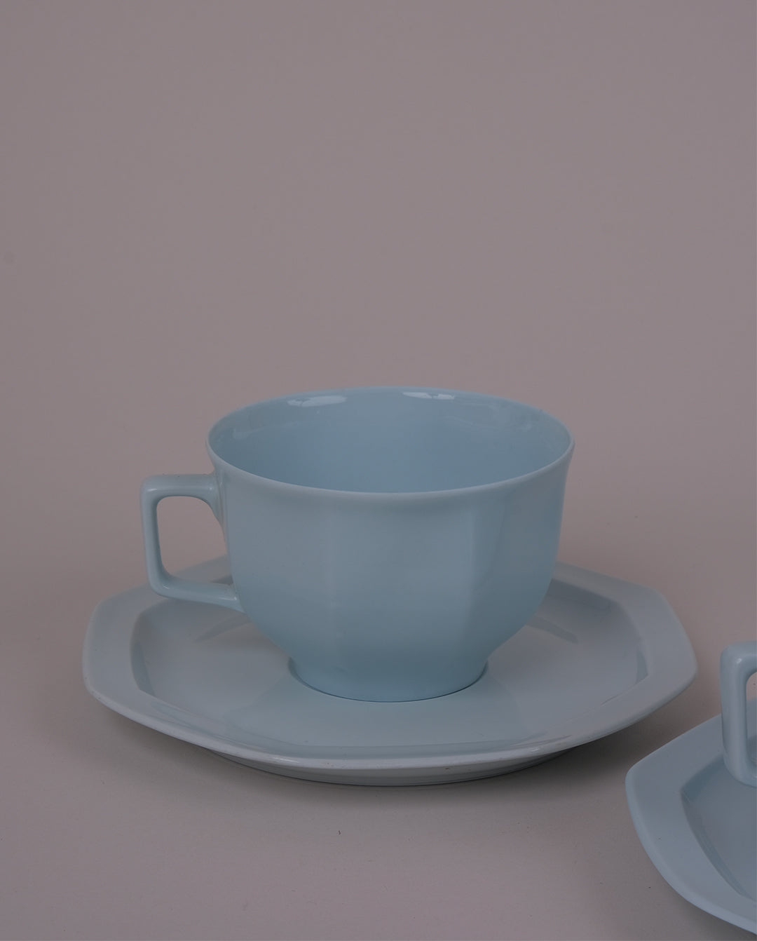 Tasses et soucoupes en porcelaine x4