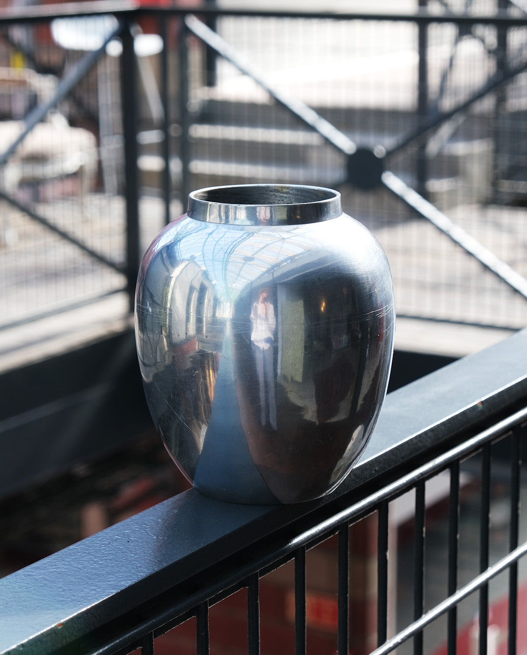 Vase en acier chromé, années 70