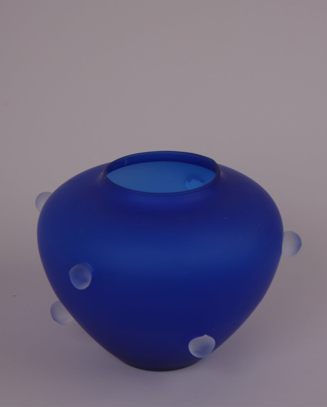 Vase en verre dépoli