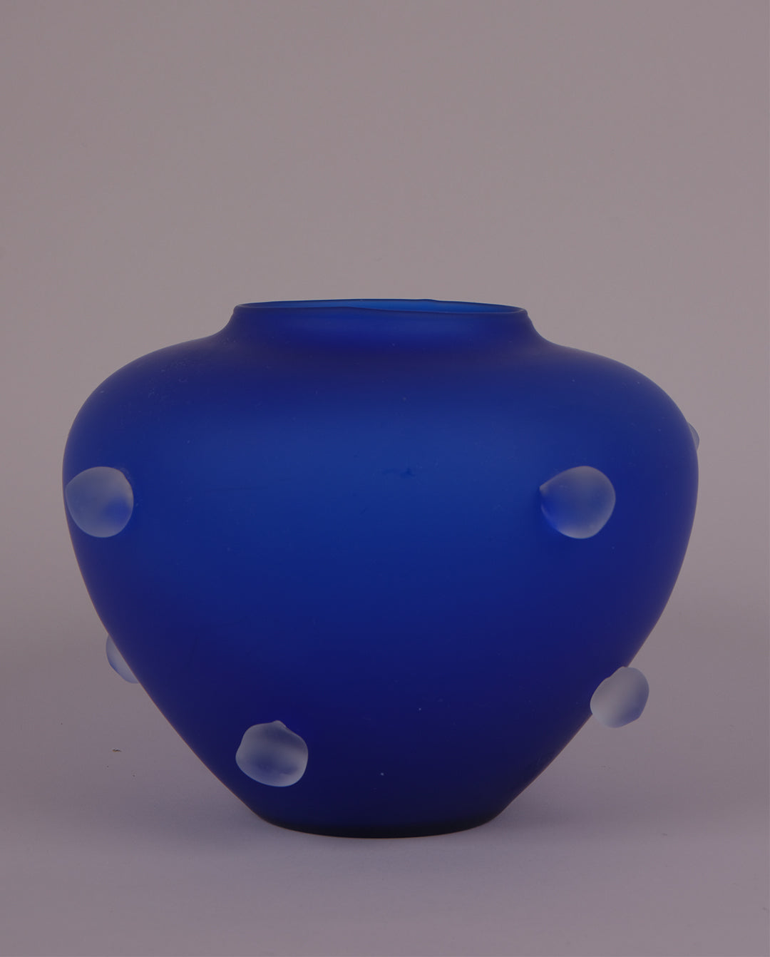 Vase en verre dépoli