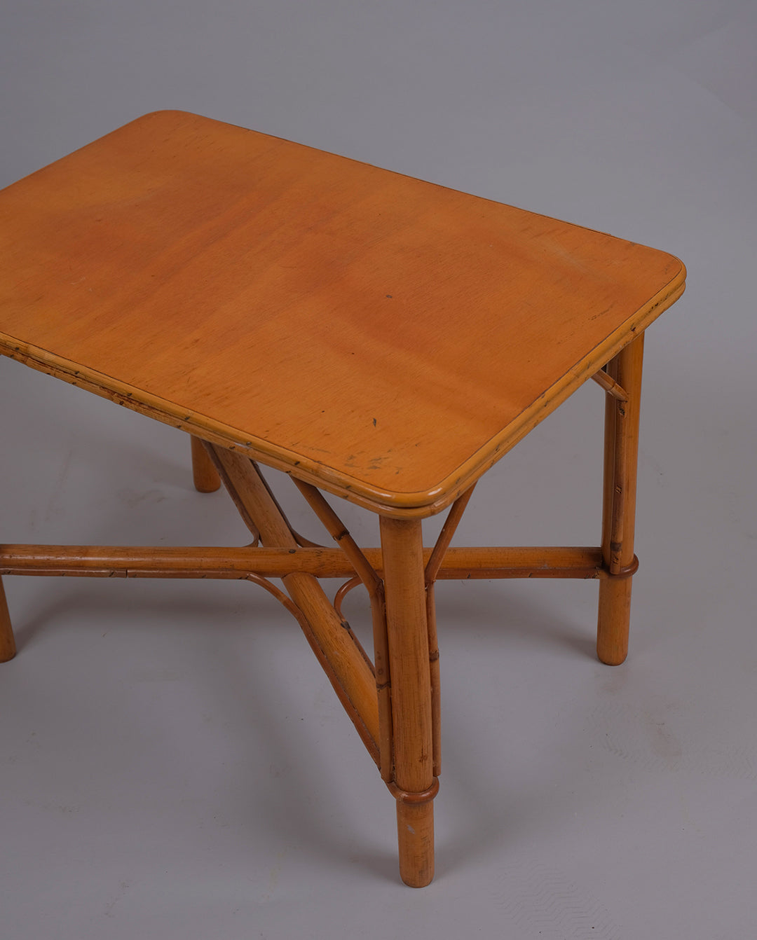 Table ou bureau pour enfant vintage années 60 en bois et rotin