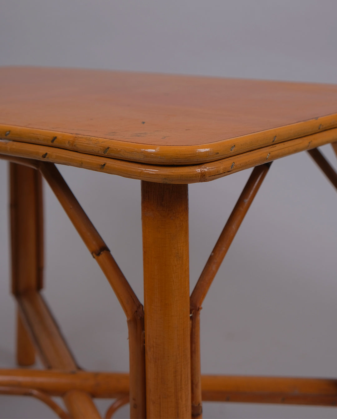 Table ou bureau pour enfant vintage années 60 en bois et rotin