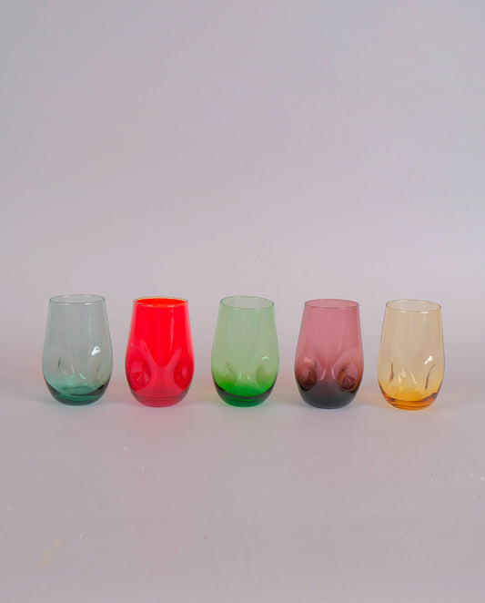 Rangée de 5 verres à eau en verre soufflé et pincé, bleu, rouge, vert, mauve et orangé