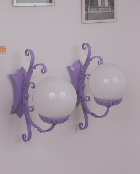 Appliques en fer forgé et sphères en verre x2