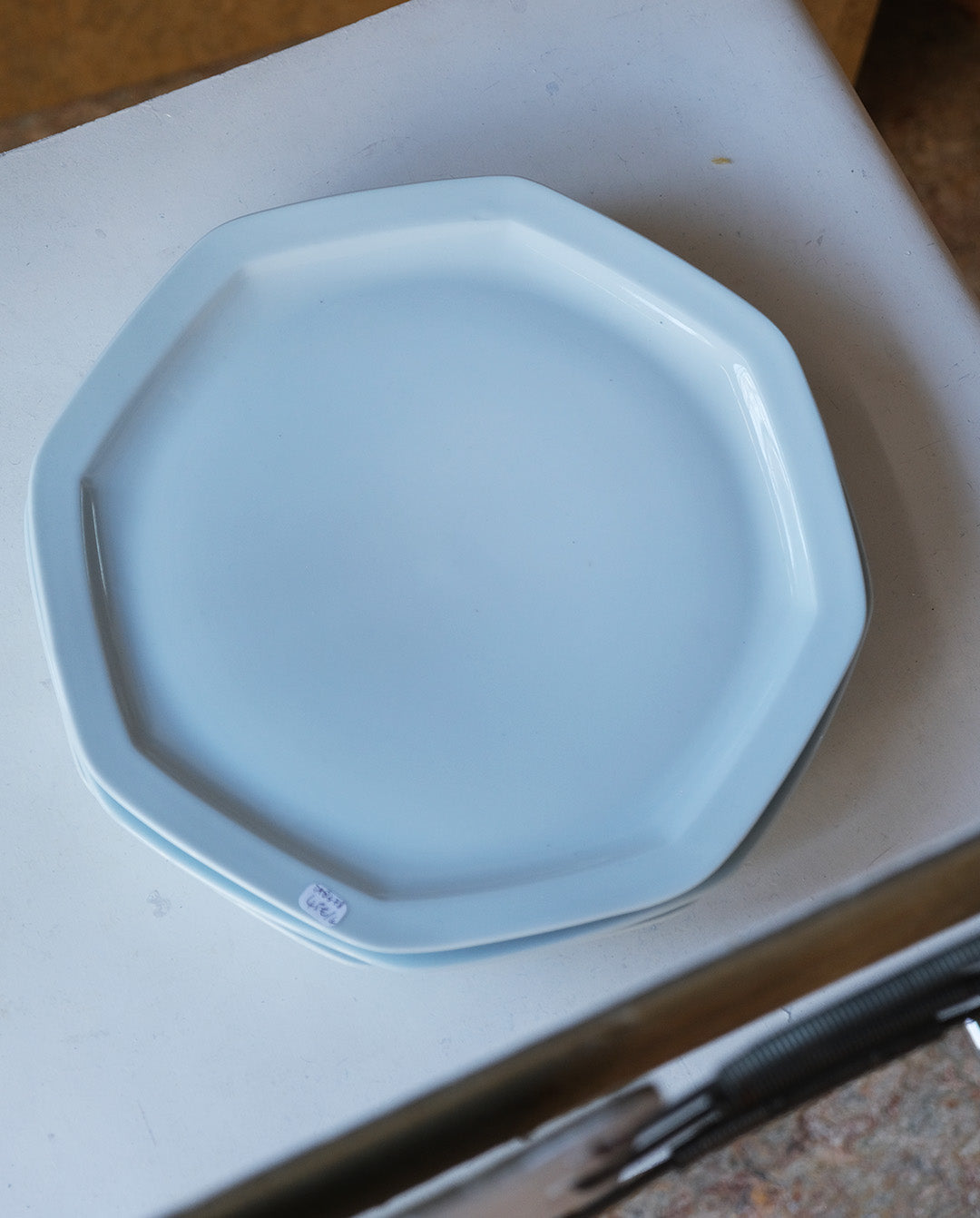 Assiettes hexagonales en porcelaine de Limoges, bleu bébé x4