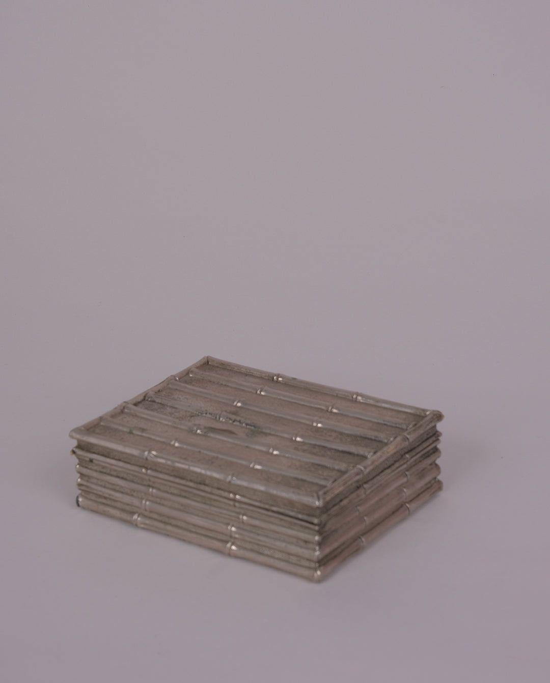 Boite en métal argenté