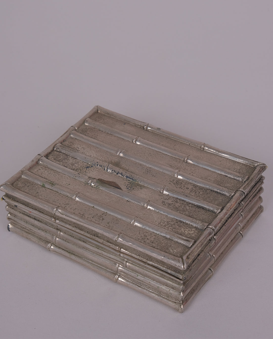 Boite en métal argenté